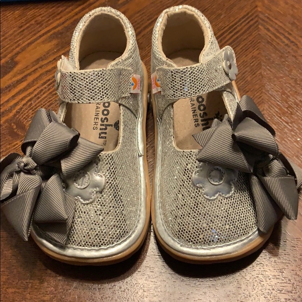 Mooshu Trainers toddler size 9 silver sparkle shoe